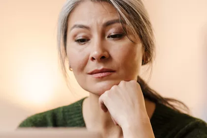 woman reading news